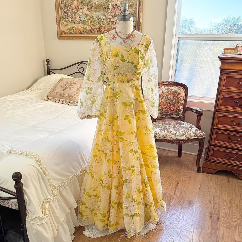 70s yellow floral maxi dress fits like an xs